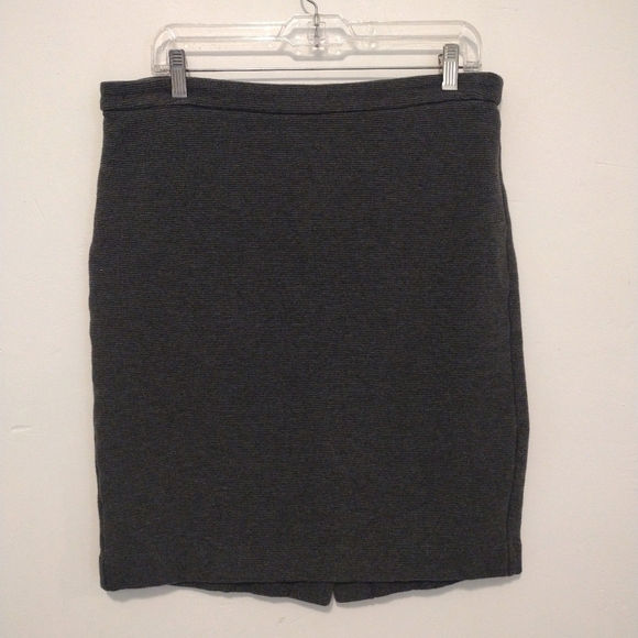 Banana Republic Factory - Pencil Skirt - Picture 12 of 12